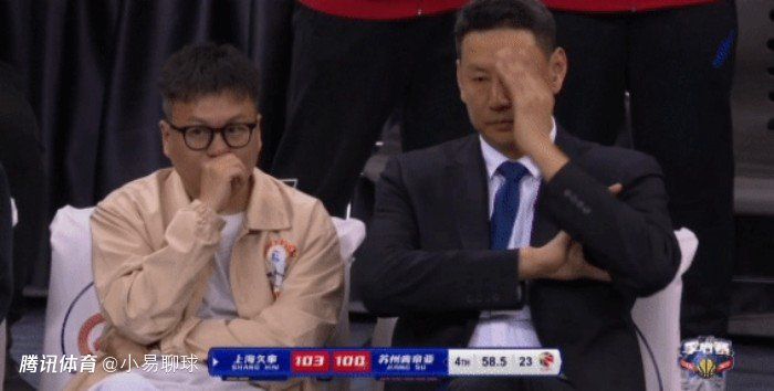 第75分钟，努涅斯拉倒福登被黄牌警告。